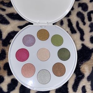 Avon iconic eye palette